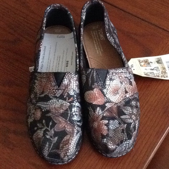 Toms Shoes - NEW NEVER WORN TOMS